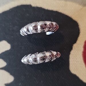 Silver Scalloped 1-Inch Hoop Earrings